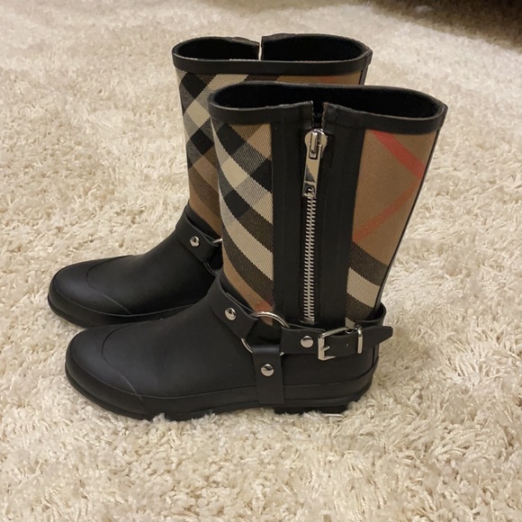 Strap Detail House Check Rubber Rain Boots - Picture 3 of 3